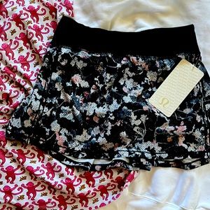 Lululemon Pace rival Skirt| never worn| (has rare tag)